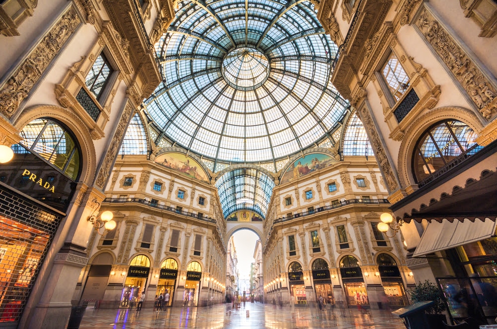 Galleria Vittorio Emanuele II in Milano. It's one of the world's oldest shopping malls, designed and built by Giuseppe Mengoni between 1865 and 1877.