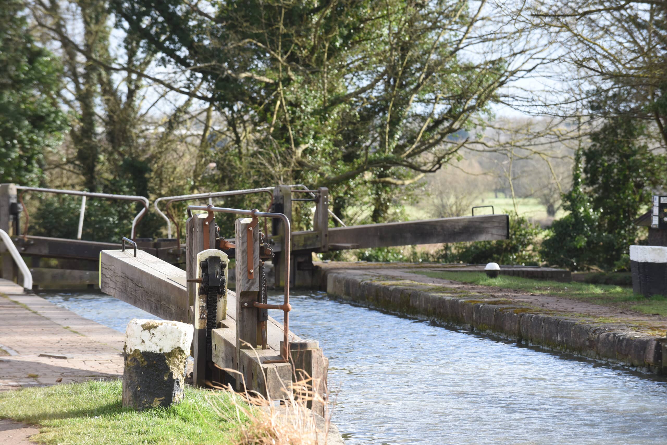 Mitre lock gates demonstrating V‑shaped double doors